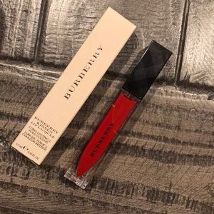 Burberry Kisses Lip Lacquer in Military Red No. 41